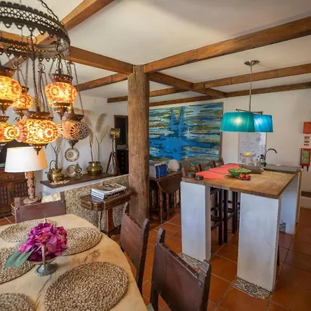 House Babylon With Kitchenette And Garden Pensión 3*