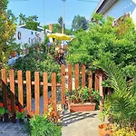 House Babylon With Kitchenette And Garden