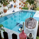 House Babylon With Kitchenette And Garden Guest house Torreira